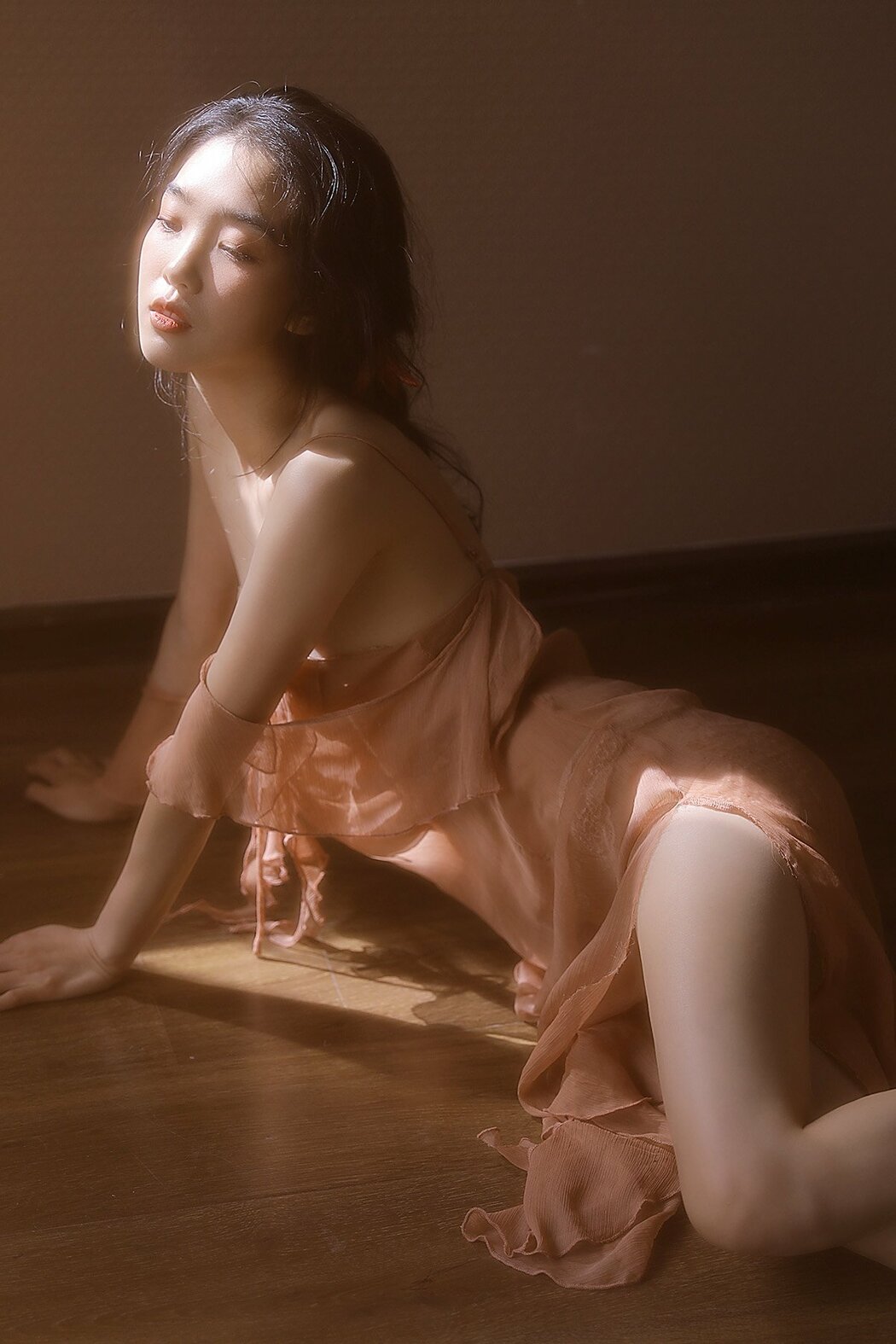 YiTuYu艺图语 Vol.10523 Guo Rong Di Hai Jiao (11P) Cover Photo