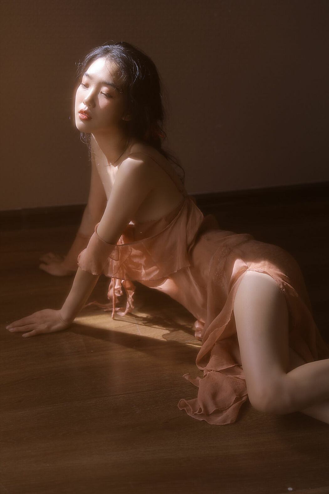 YiTuYu艺图语 Vol.10523 Guo Rong Di Hai Jiao (11P)