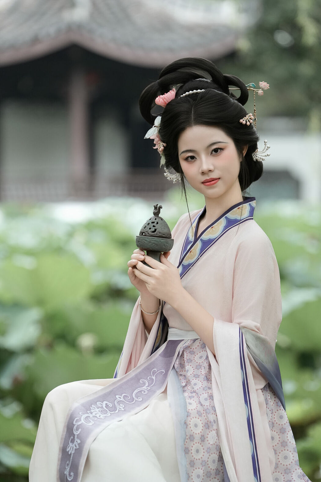 YiTuYu艺图语 Vol.10526 Qi Qi (51P)