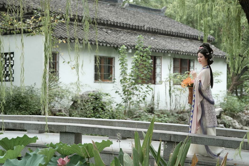 YiTuYu艺图语 Vol.10526 Qi Qi (51P)