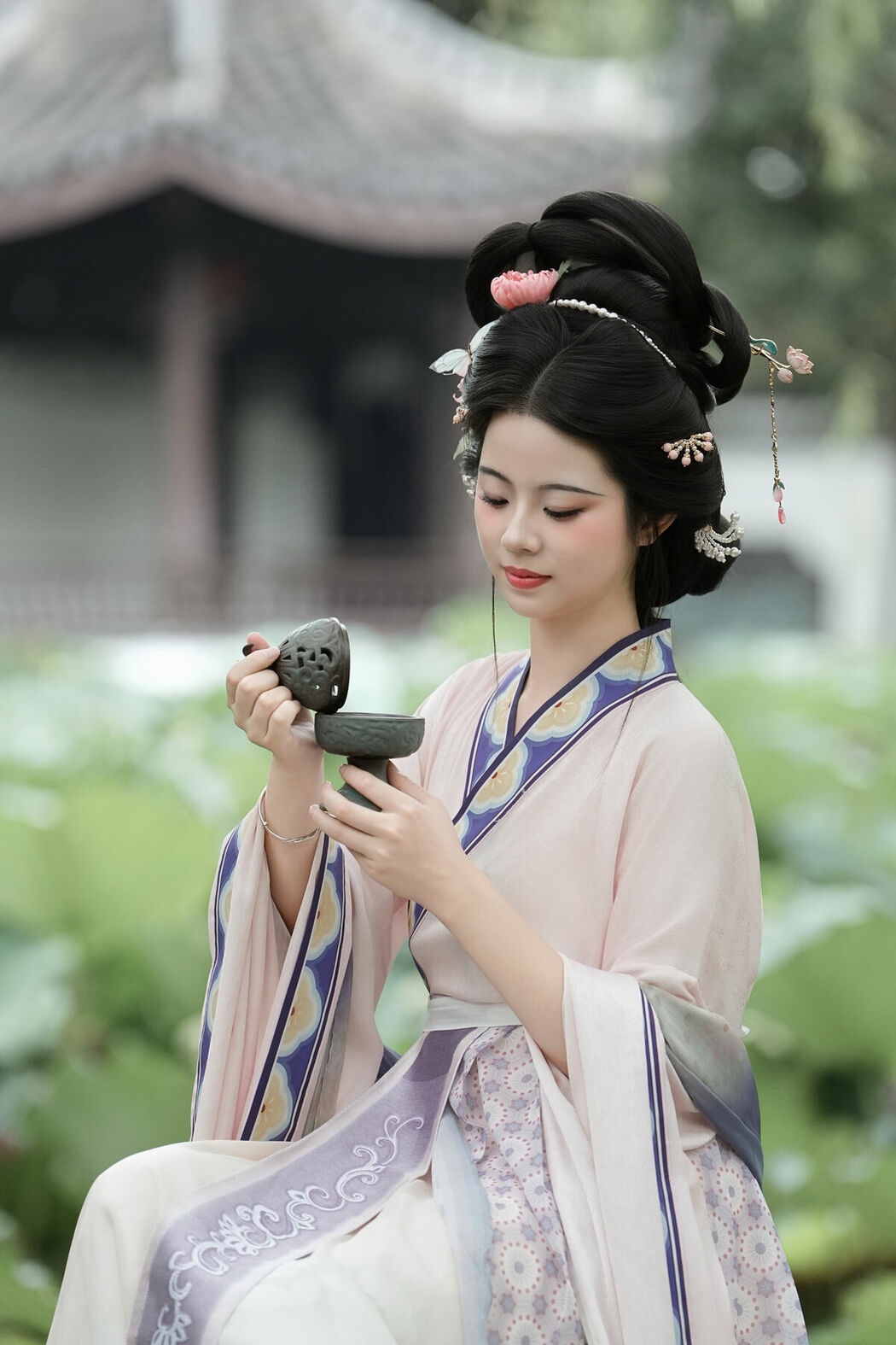 YiTuYu艺图语 Vol.10526 Qi Qi (51P)