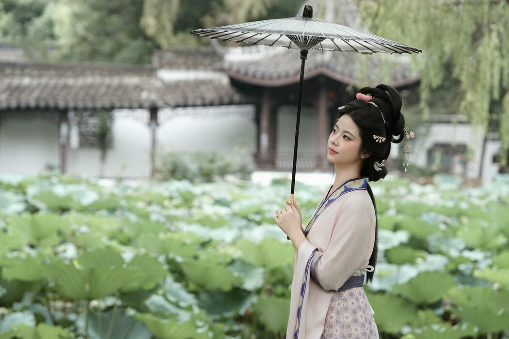 YiTuYu艺图语 Vol.10526 Qi Qi (51P)