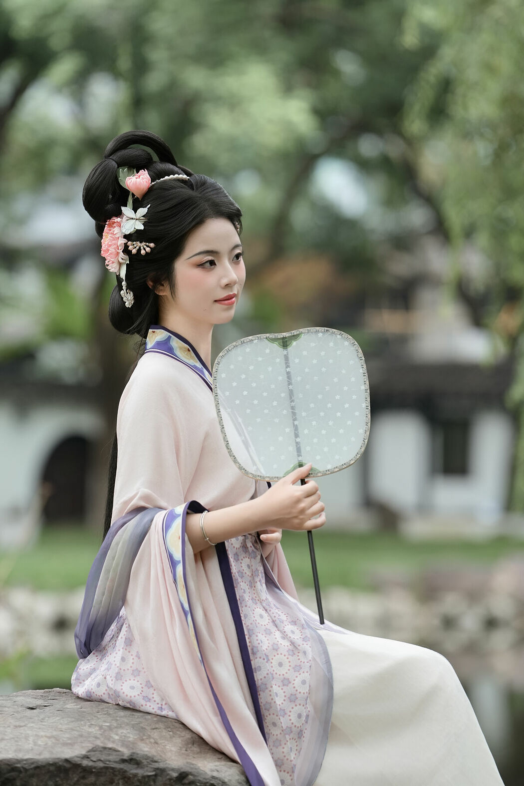 YiTuYu艺图语 Vol.10526 Qi Qi (51P)