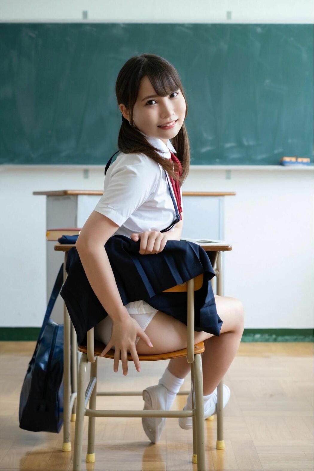 JP PANCHIRA – 全編制服パンチラ写真集 02 (105P)