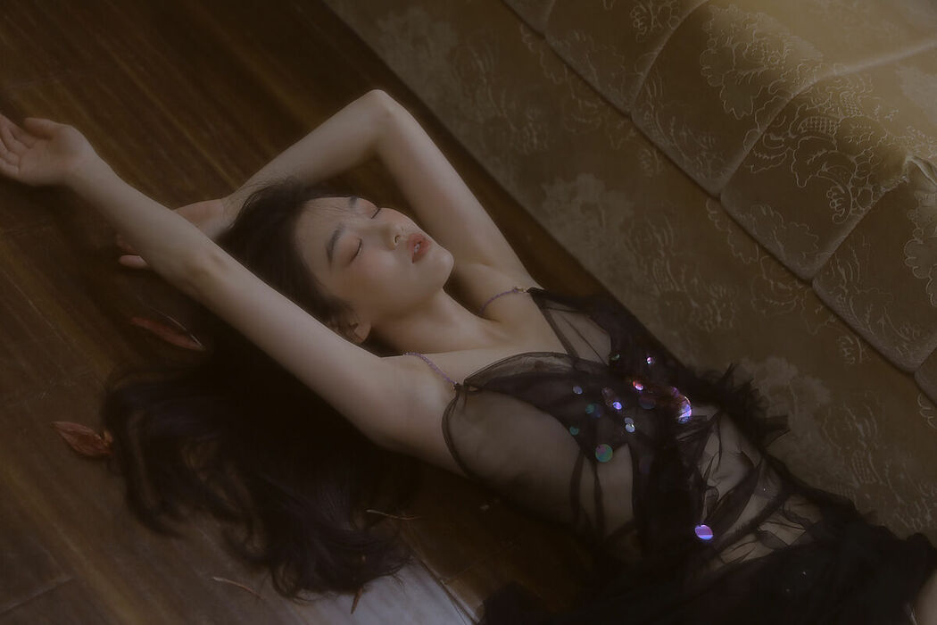 YiTuYu艺图语 Vol.10534 Guo Rong Di Hai Jiao (10P)