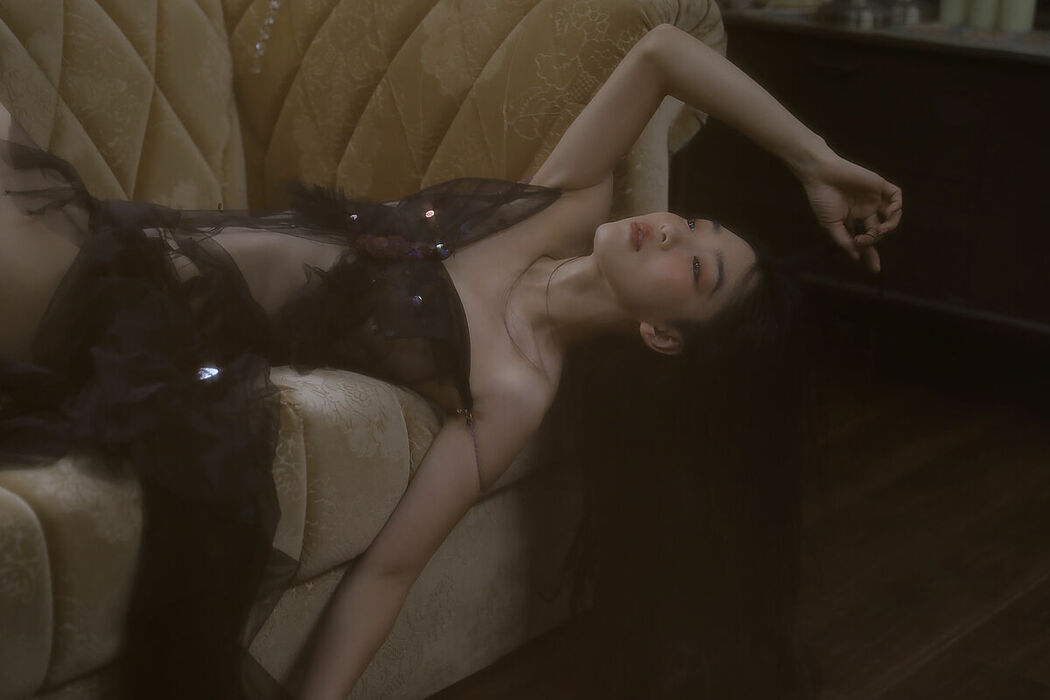 YiTuYu艺图语 Vol.10534 Guo Rong Di Hai Jiao (10P)