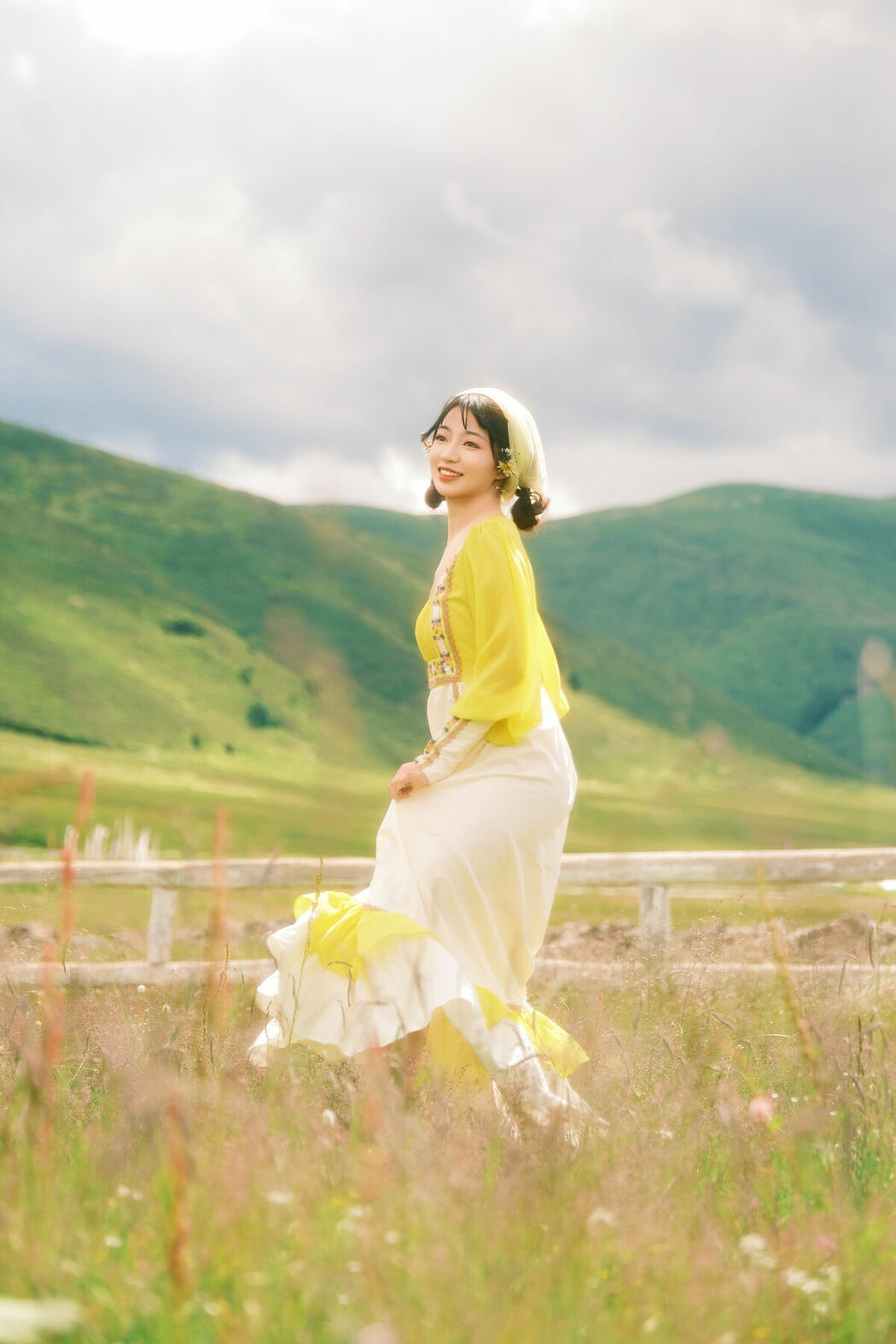 YiTuYu艺图语 Vol.10540 Ting Ting (16P)
