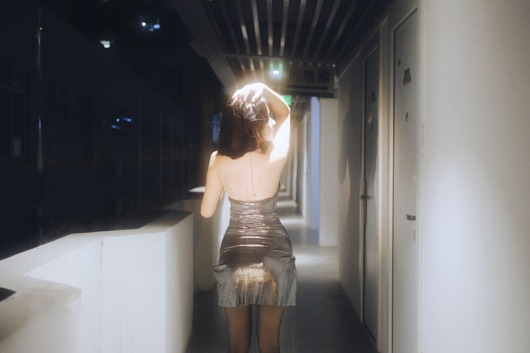 Coser@Tina很妖孽呀 – 夜色连衣裙 (38P)