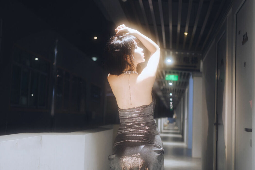 Coser@Tina很妖孽呀 – 夜色连衣裙 (38P)