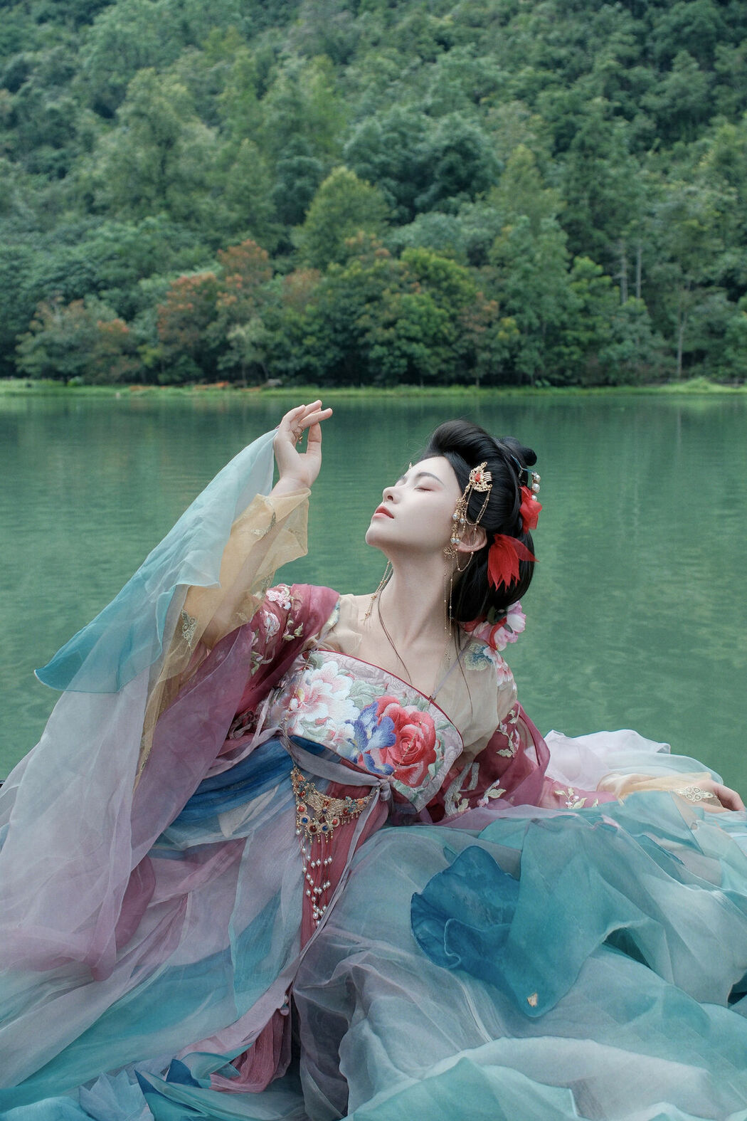 YiTuYu艺图语 Vol.10541 Yi Xin (28P)