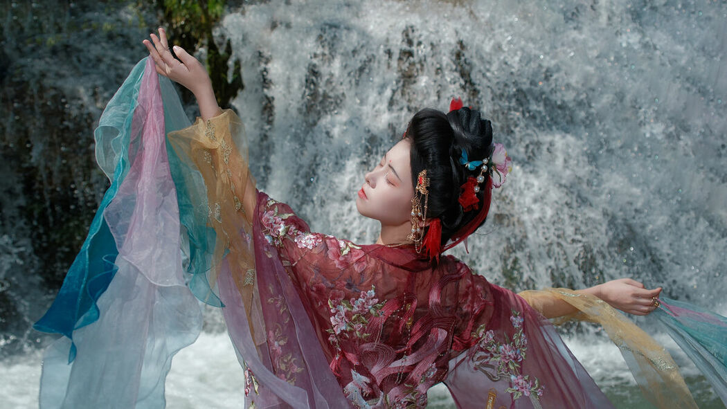 YiTuYu艺图语 Vol.10541 Yi Xin (28P)