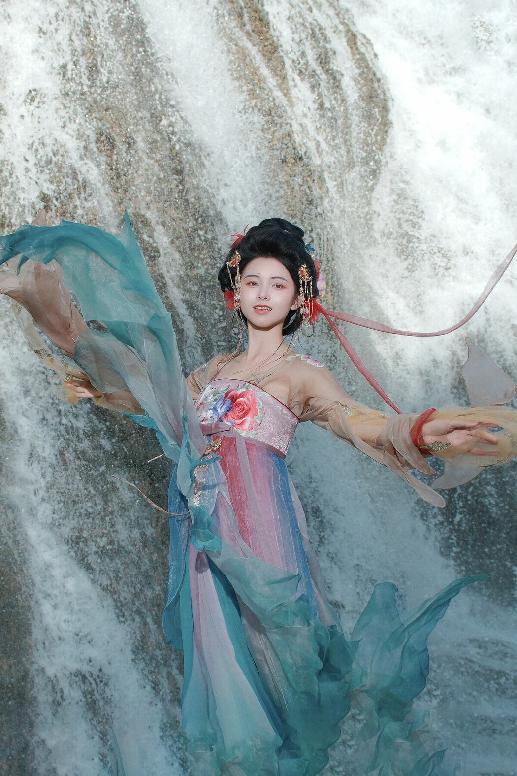 YiTuYu艺图语 Vol.10541 Yi Xin (28P)