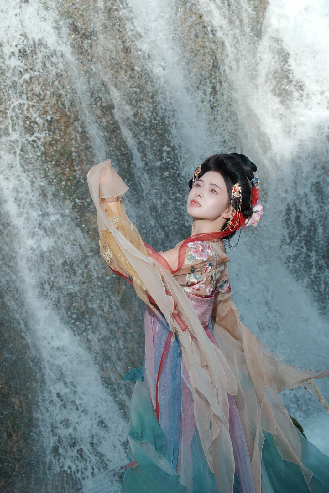 YiTuYu艺图语 Vol.10541 Yi Xin (28P)