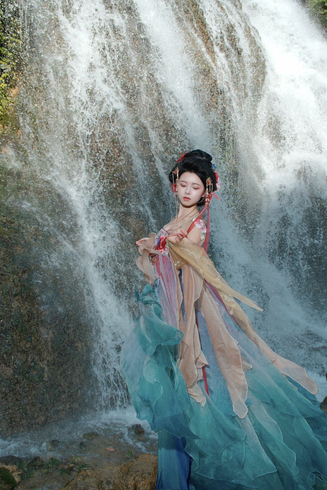 YiTuYu艺图语 Vol.10541 Yi Xin (28P)
