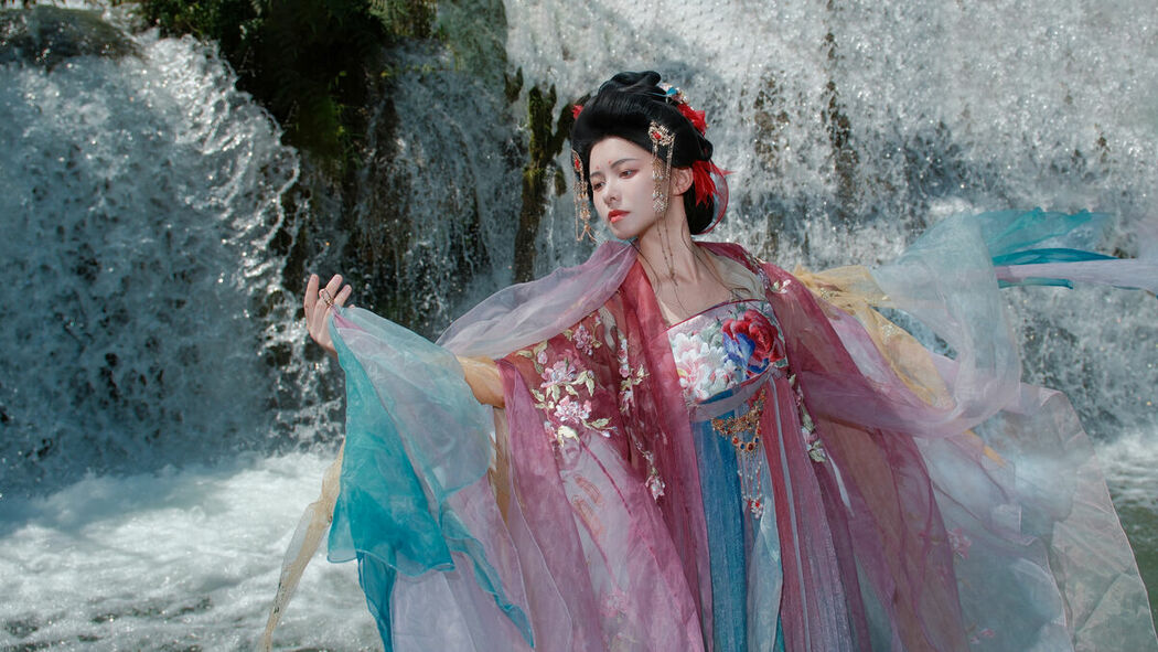 YiTuYu艺图语 Vol.10541 Yi Xin (28P)
