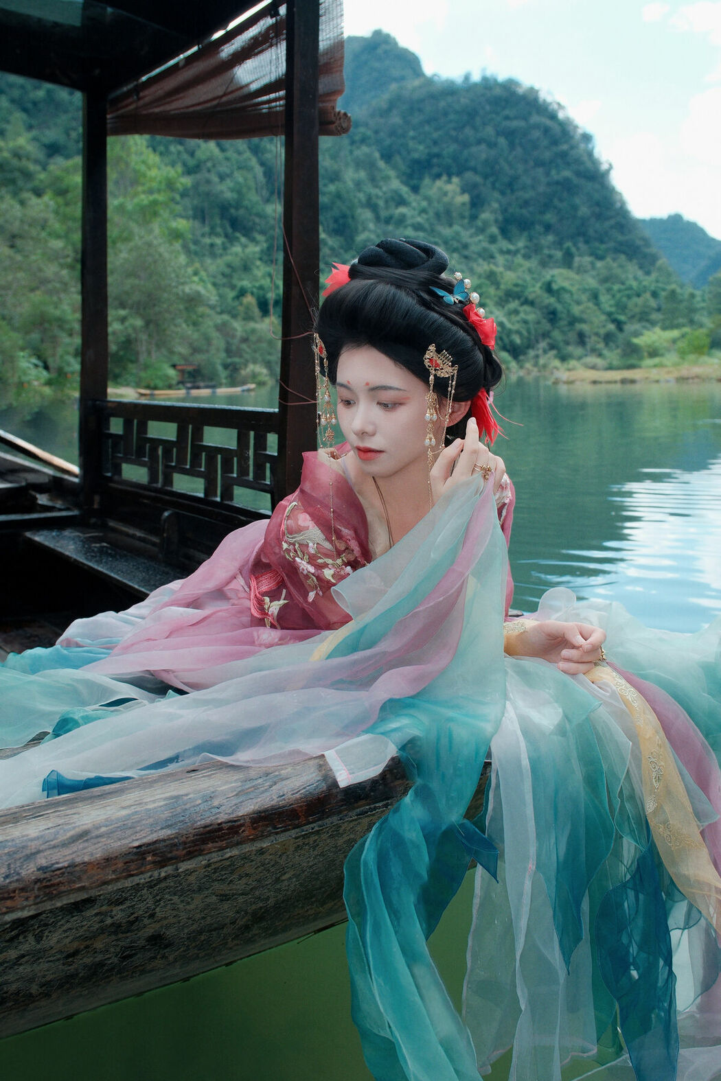 YiTuYu艺图语 Vol.10541 Yi Xin (28P)