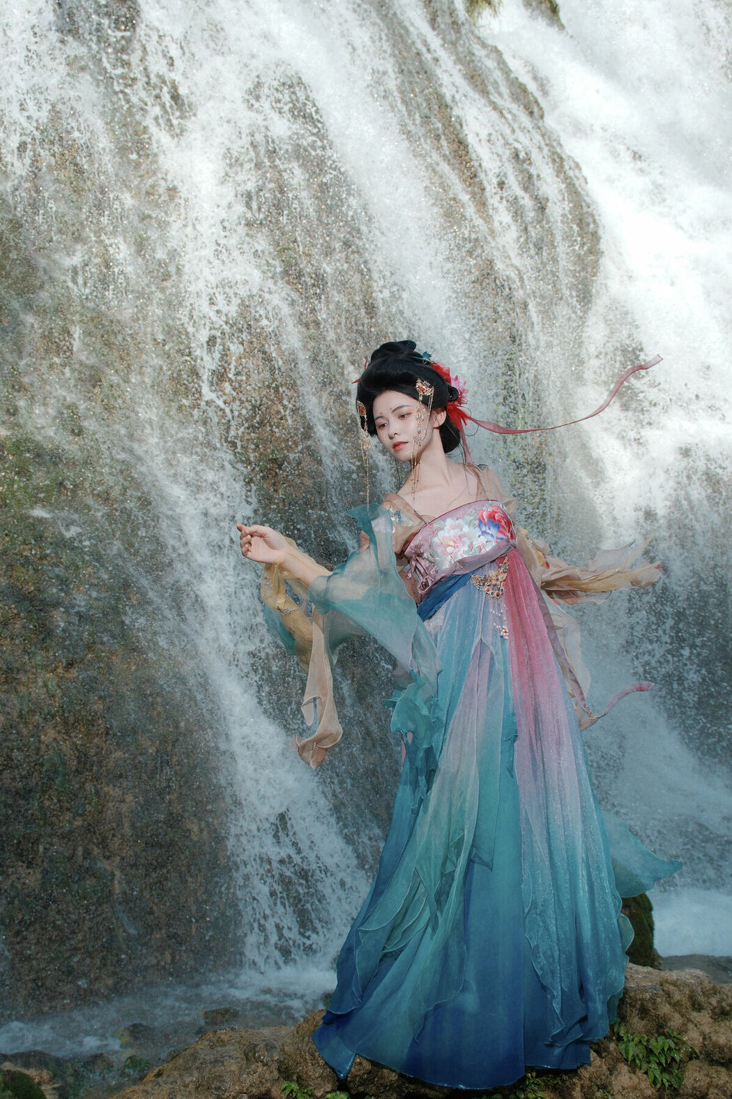 YiTuYu艺图语 Vol.10541 Yi Xin (28P)