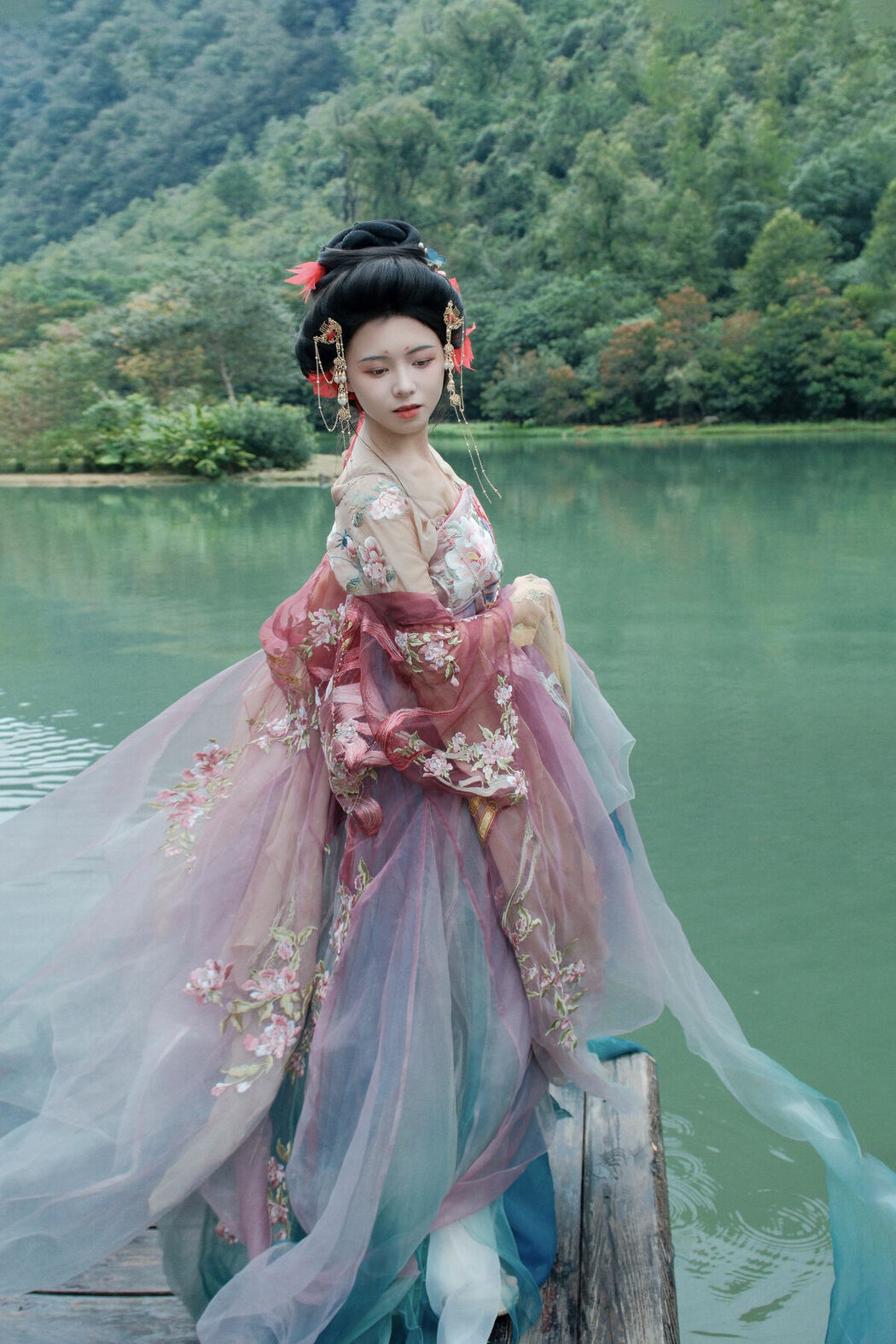 YiTuYu艺图语 Vol.10541 Yi Xin (28P)
