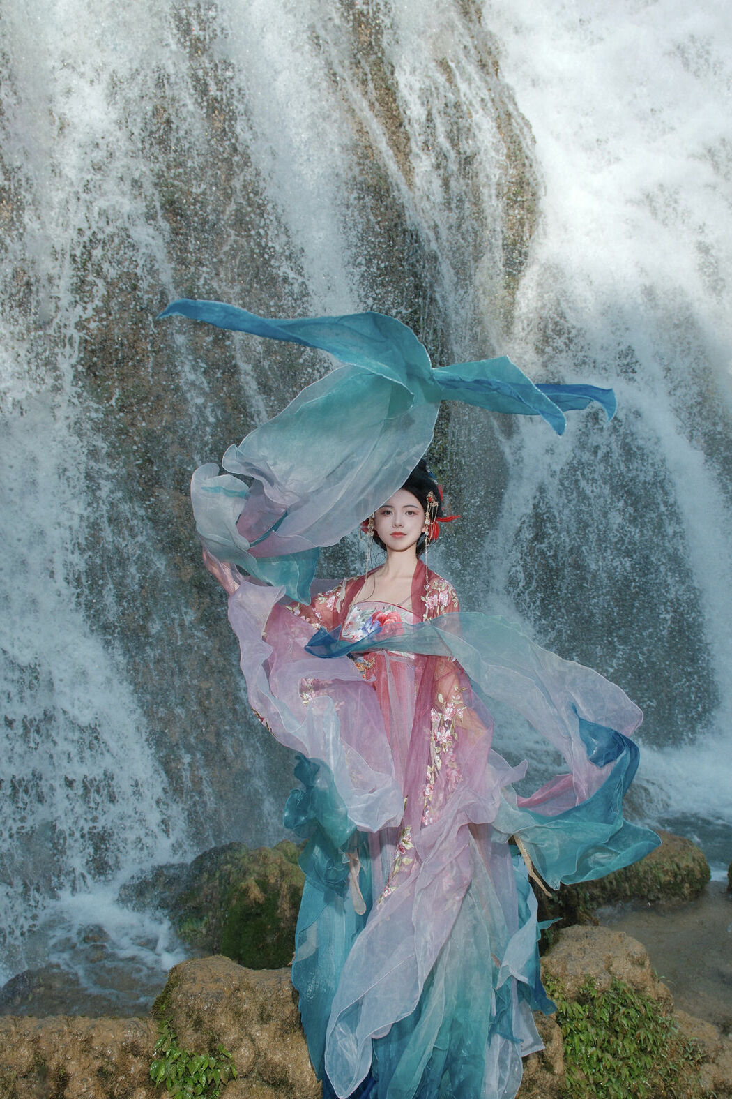 YiTuYu艺图语 Vol.10541 Yi Xin (28P)