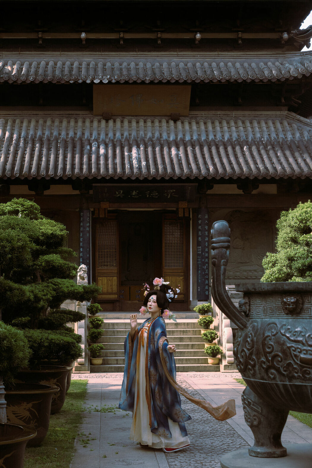YiTuYu艺图语 Vol.10545 Yue Ye Wei Yang (48P)