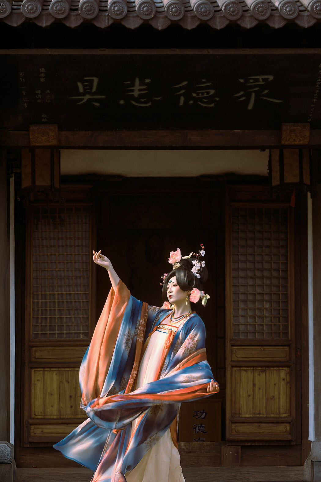 YiTuYu艺图语 Vol.10545 Yue Ye Wei Yang (48P)