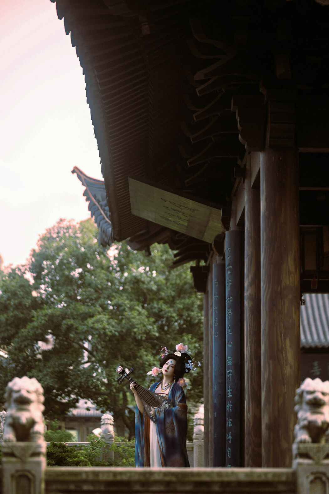 YiTuYu艺图语 Vol.10545 Yue Ye Wei Yang (48P)