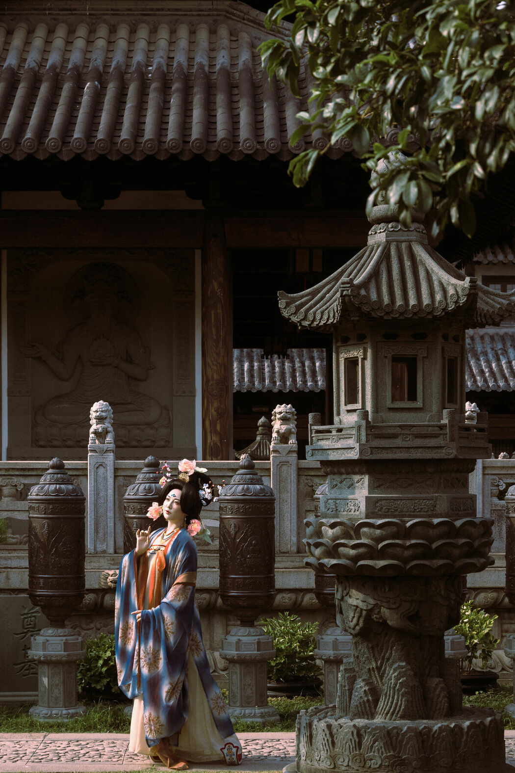 YiTuYu艺图语 Vol.10545 Yue Ye Wei Yang (48P)
