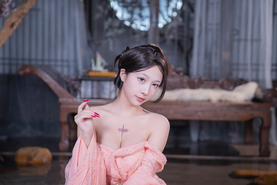 YiTuYu艺图语 Vol.10550 KK Hao E (54P)