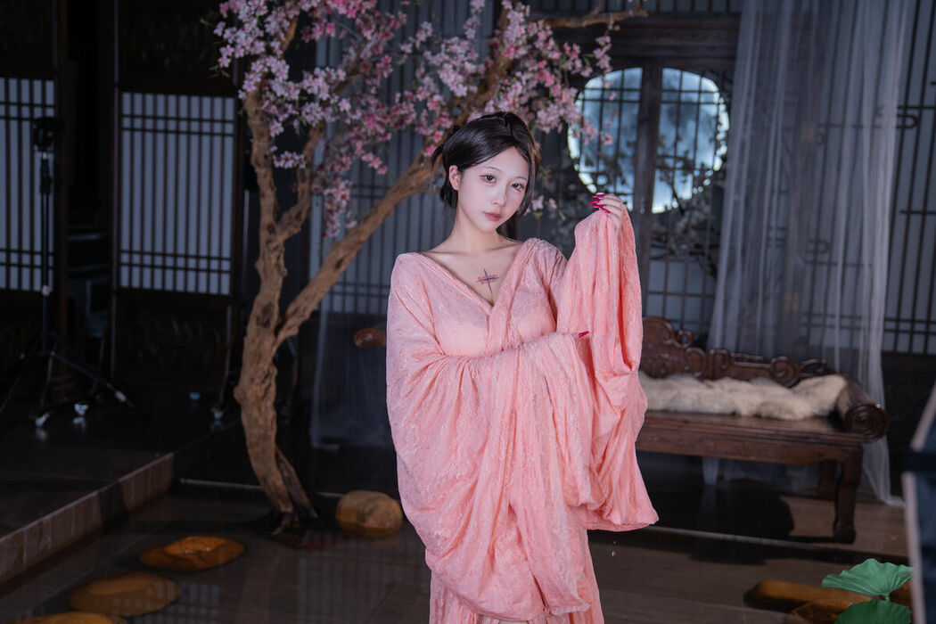 YiTuYu艺图语 Vol.10550 KK Hao E (54P)