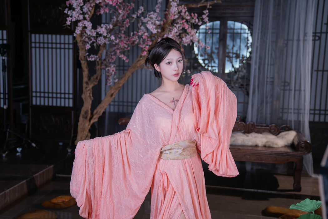 YiTuYu艺图语 Vol.10550 KK Hao E (54P)