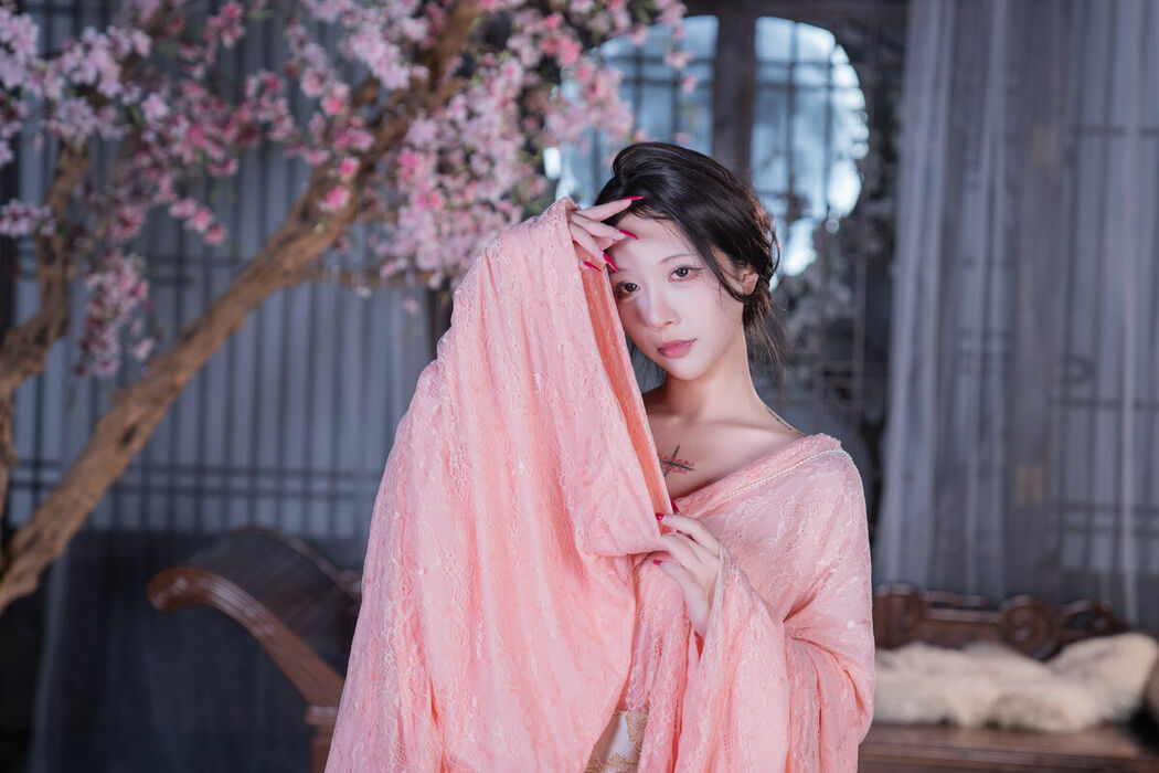 YiTuYu艺图语 Vol.10550 KK Hao E (54P)