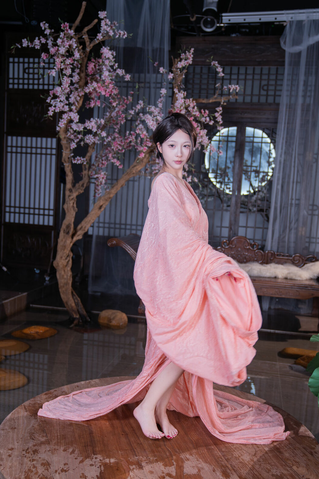YiTuYu艺图语 Vol.10550 KK Hao E (54P)