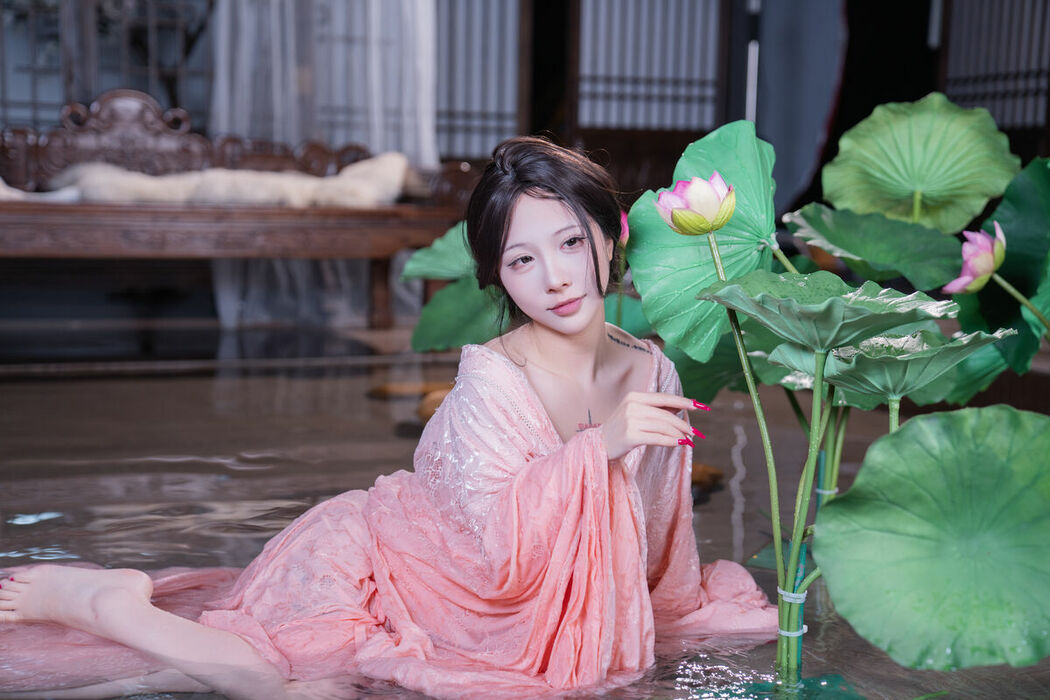 YiTuYu艺图语 Vol.10550 KK Hao E (54P)