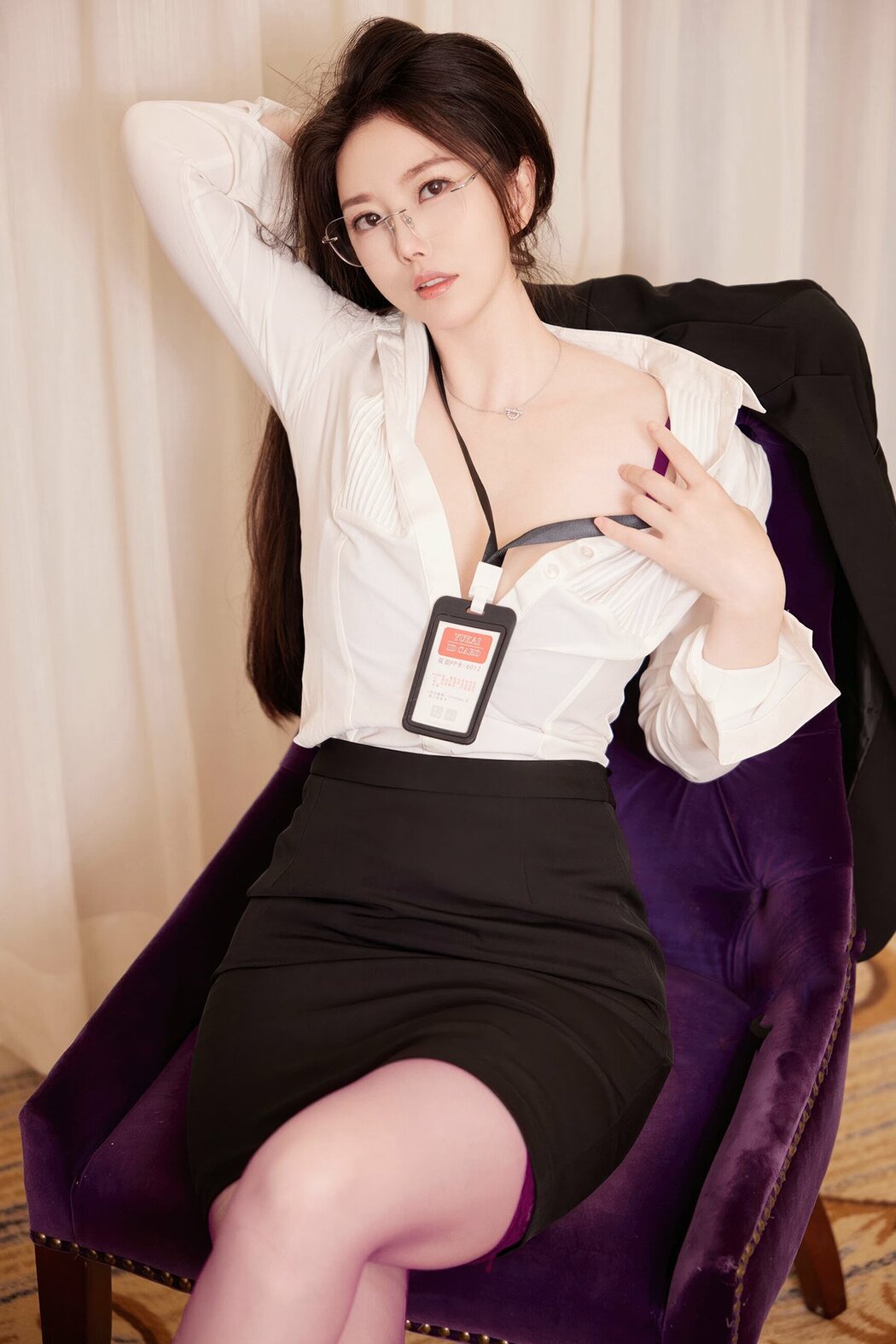 内购无水印 Bai Ru Xue 白茹雪 – 秀人网模特 紫丝OL (88P) Cover Photo
