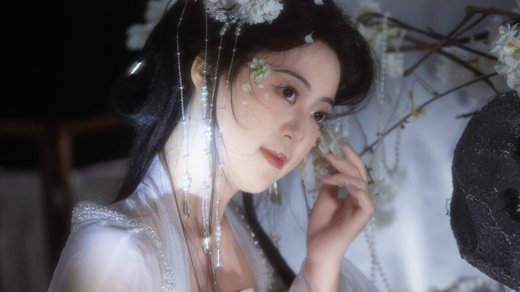 YiTuYu艺图语 Vol.10561 Yi Ming (16P)