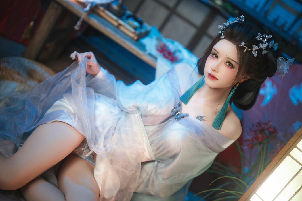 Coser@鹿八岁 – 碎蝶梦 Part01 (64P – 1V)