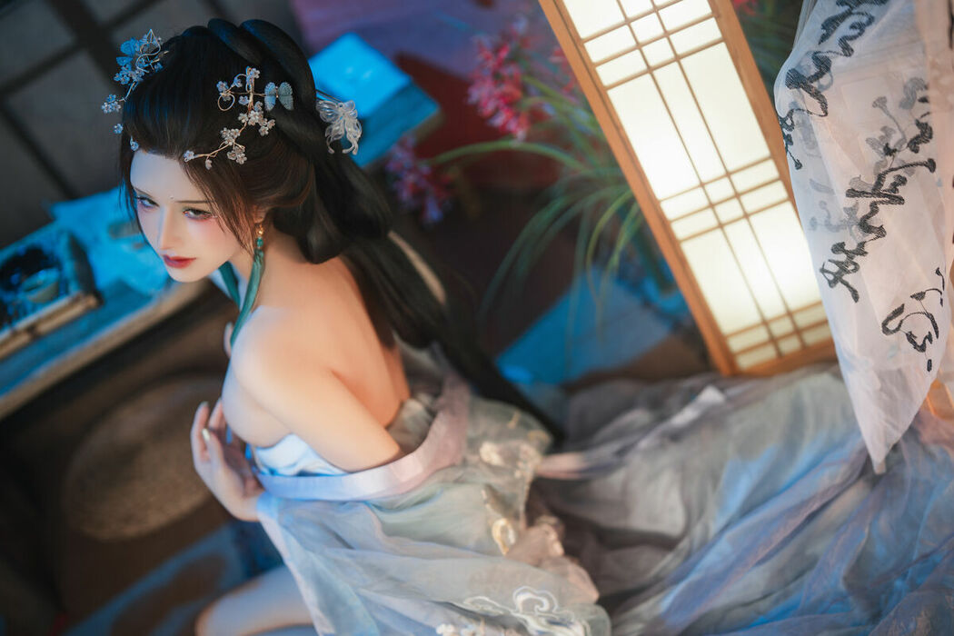 Coser@鹿八岁 – 碎蝶梦 Part01 (64P – 1V)