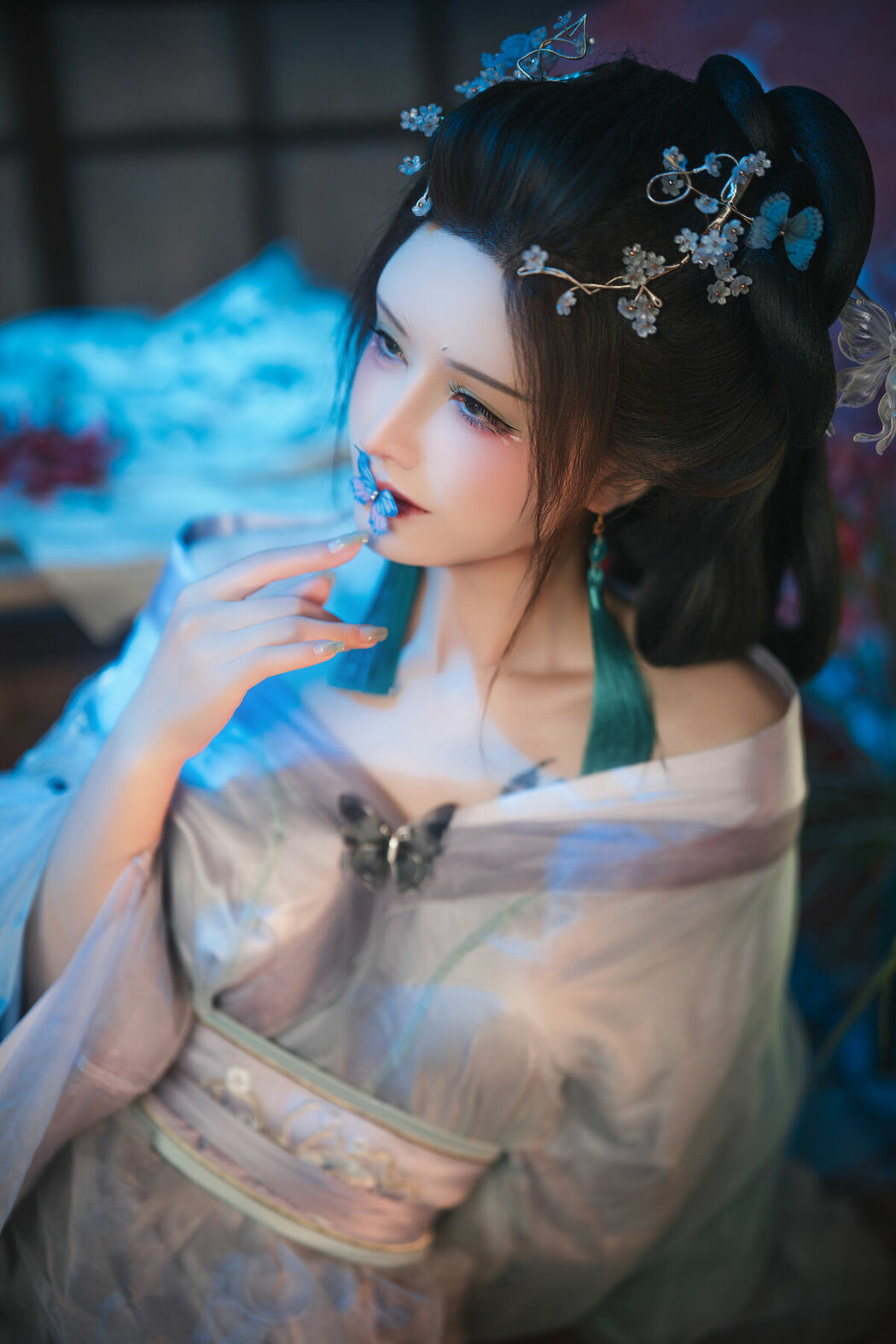 Coser@鹿八岁 – 碎蝶梦 Part01 (64P – 1V)