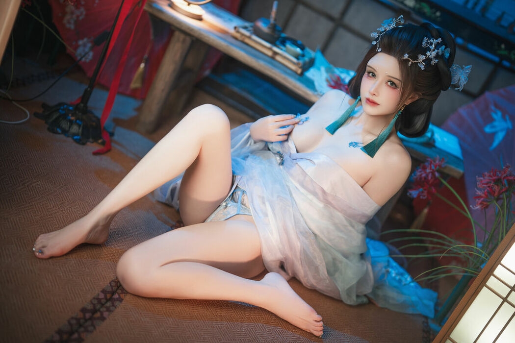 Coser@鹿八岁 – 碎蝶梦 Part01 (64P – 1V)