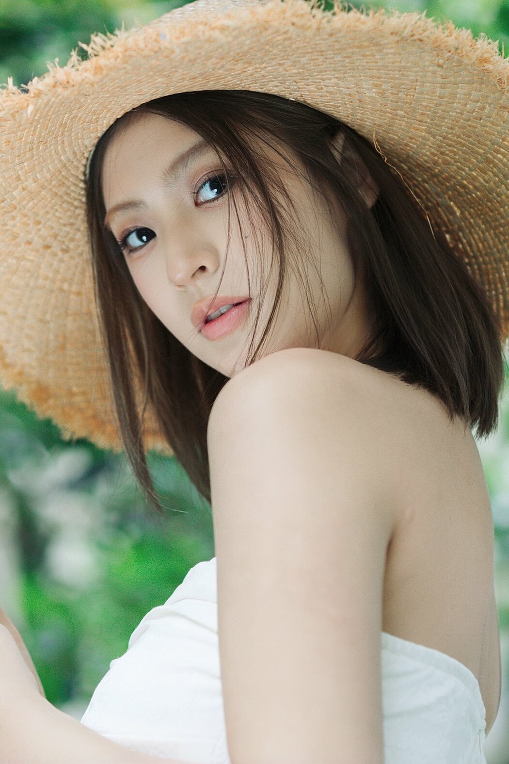 YiTuYu艺图语 Vol.10572 Jing Zhu (26P) Cover Photo