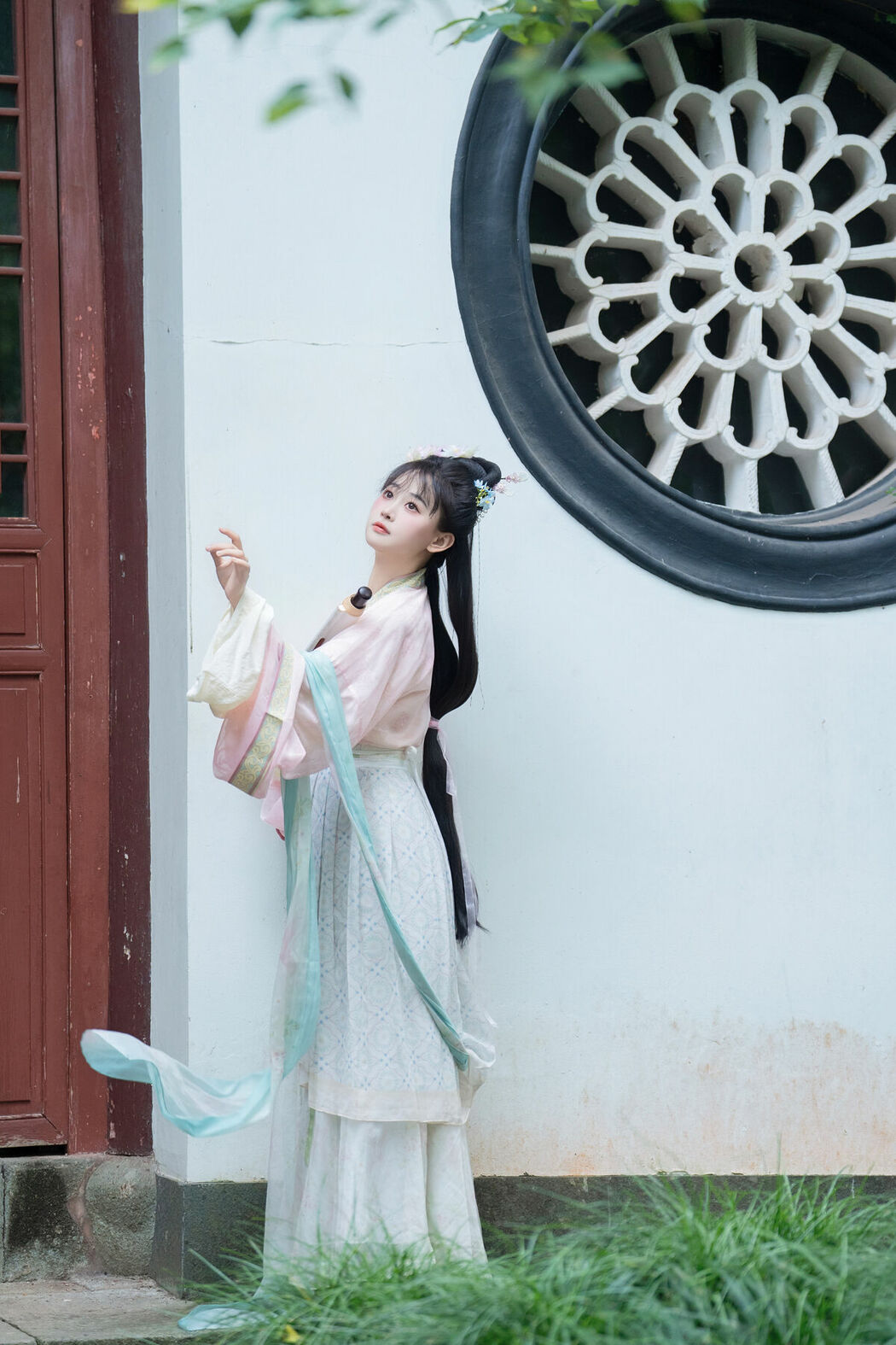 YiTuYu艺图语 Vol.10585 Jiao Yi Zhi Sui Sui (50P)