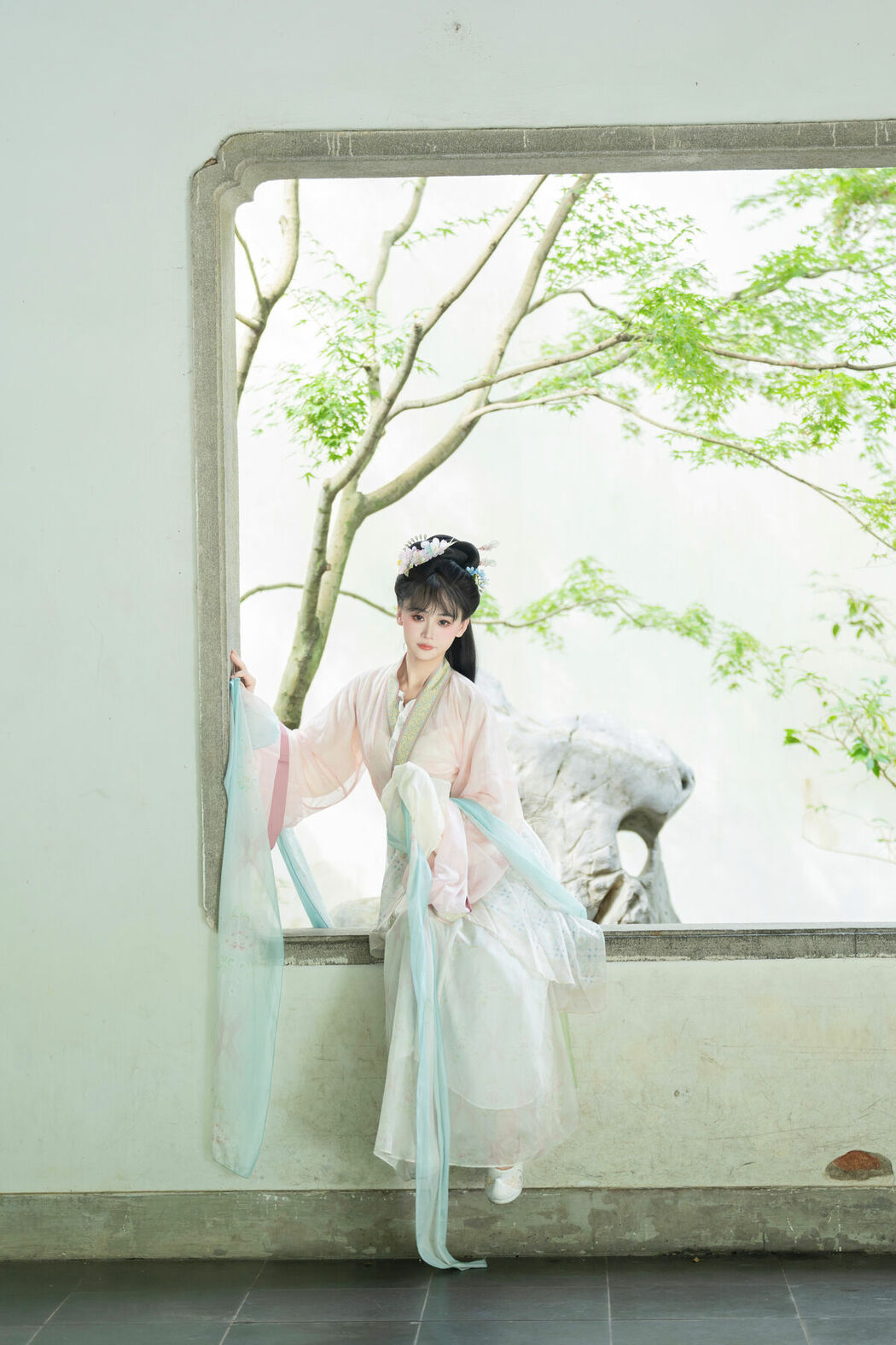 YiTuYu艺图语 Vol.10585 Jiao Yi Zhi Sui Sui (50P)