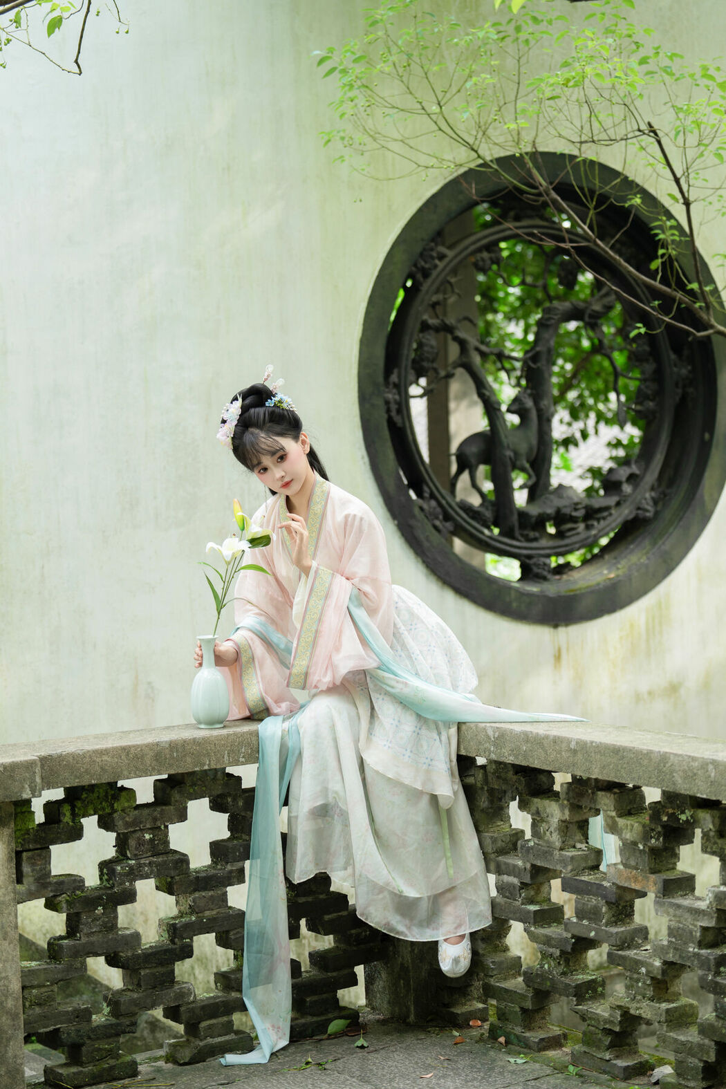 YiTuYu艺图语 Vol.10585 Jiao Yi Zhi Sui Sui (50P)