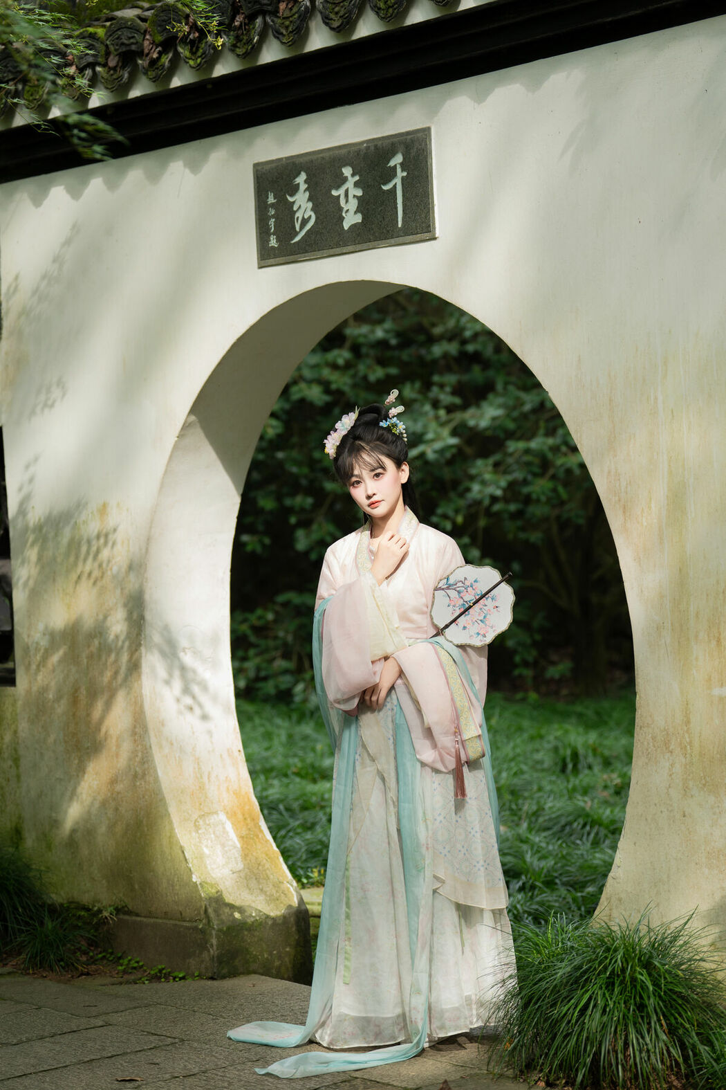 YiTuYu艺图语 Vol.10585 Jiao Yi Zhi Sui Sui (50P)
