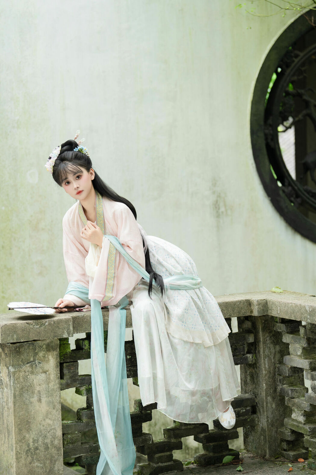 YiTuYu艺图语 Vol.10585 Jiao Yi Zhi Sui Sui (50P)