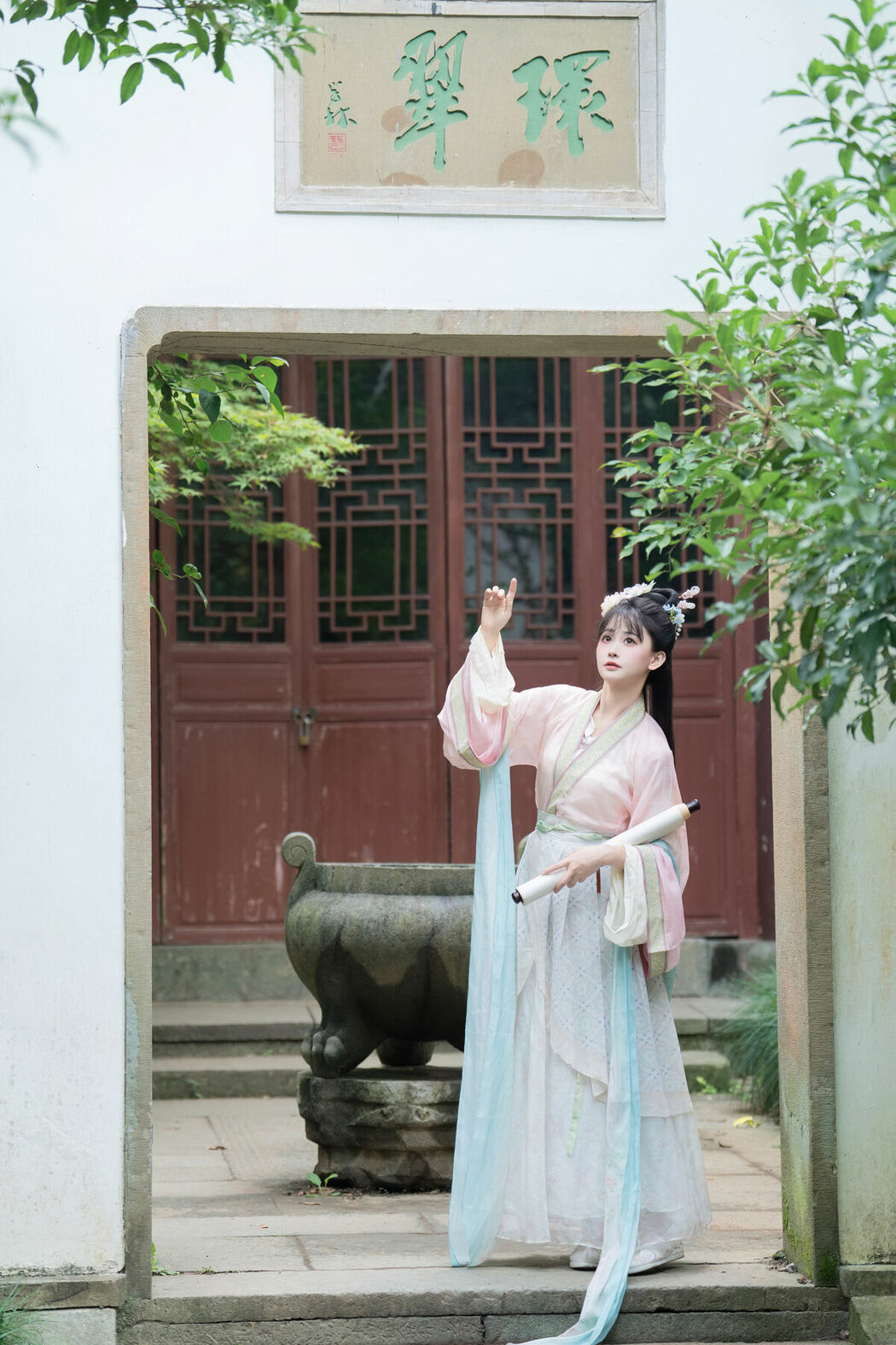 YiTuYu艺图语 Vol.10585 Jiao Yi Zhi Sui Sui (50P)