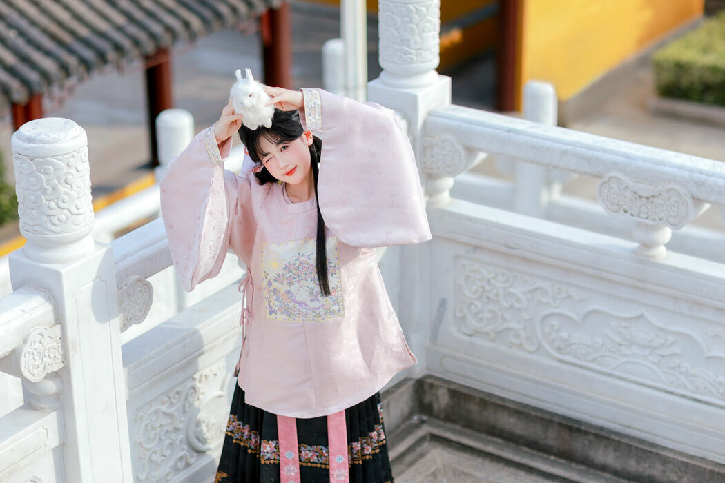 YiTuYu艺图语 Vol.10597 Xiao E Jiang Jiang Jiang (15P)