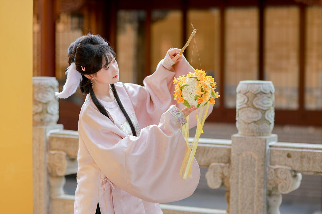 YiTuYu艺图语 Vol.10597 Xiao E Jiang Jiang Jiang (15P)