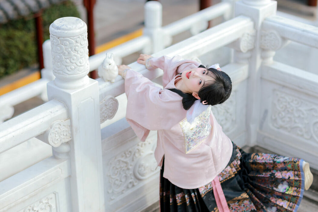 YiTuYu艺图语 Vol.10597 Xiao E Jiang Jiang Jiang (15P)
