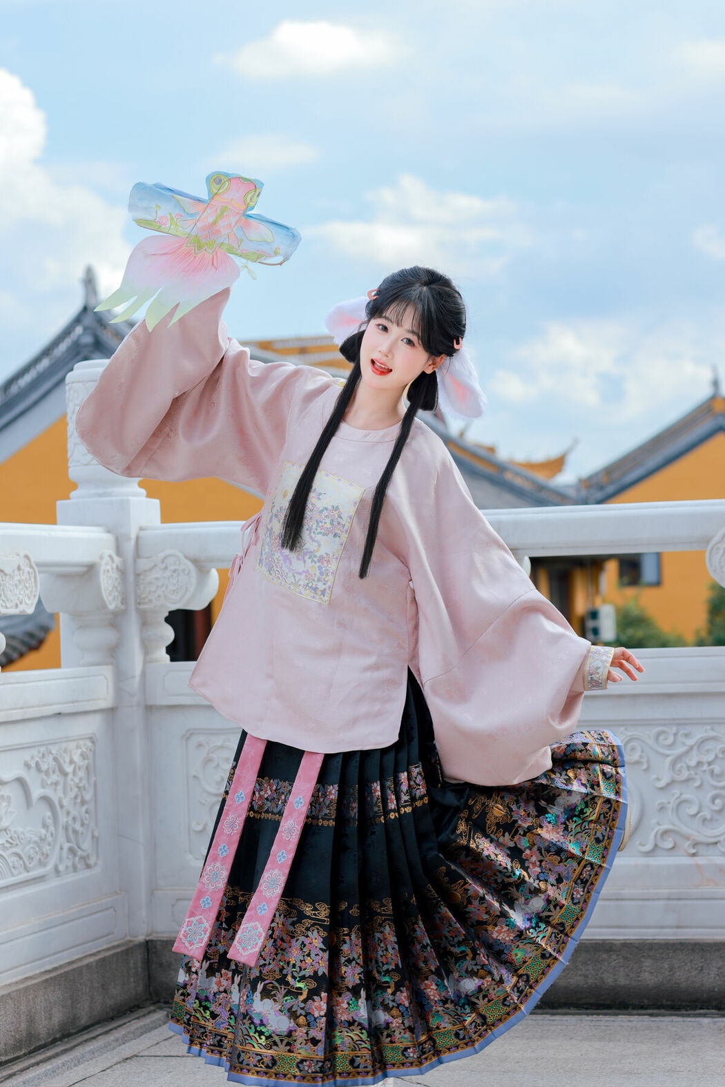 YiTuYu艺图语 Vol.10597 Xiao E Jiang Jiang Jiang (15P)